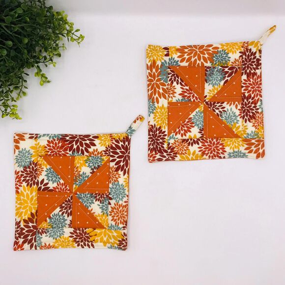 Set of 2, Square Potholder, Pinwheel Design, Fall Dahlias, Baking Gift Set Idea - Picture 3 of 6
